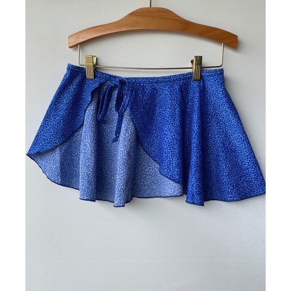 Super cute and sexy blue leopard print swim skirt π - Picture 2 of 8